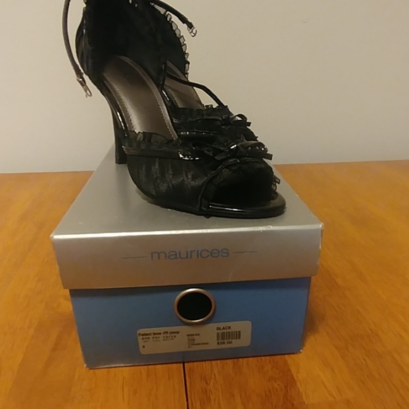 Patent bow ruffle peep toe heel - Picture 2 of 4